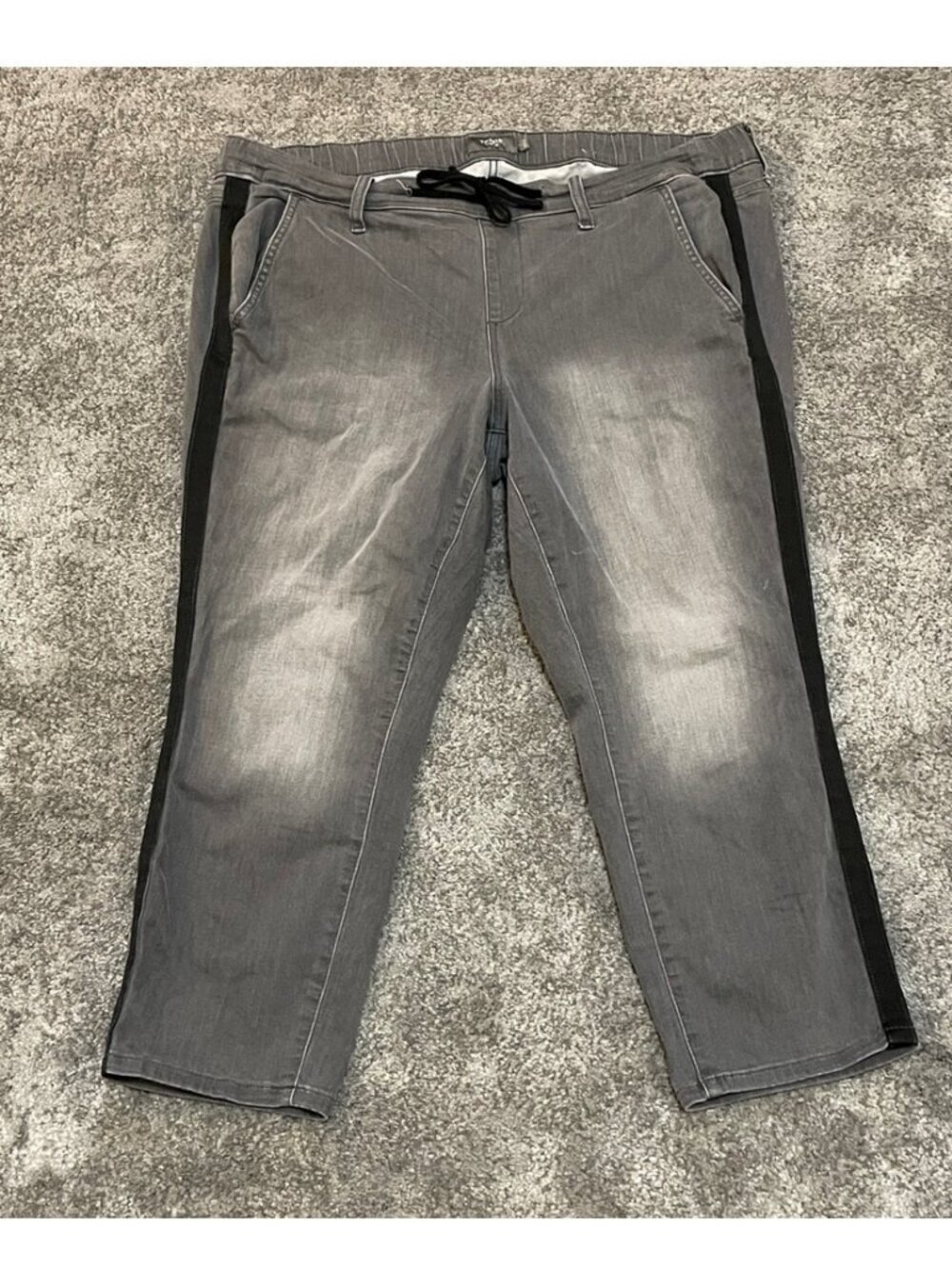 EC Torrid Weekend Boyfriend Midrise Straight CropJean - Grey - Size 1 (Sz 14-16)